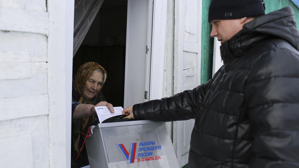 Účast v ruských prezidentských volbách již přesáhla 50 procent